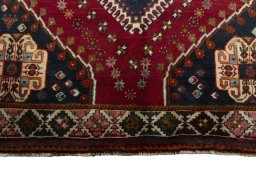 Central medallion detail of 2000s Shiraz rug from Iran / Persia