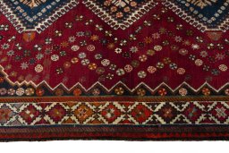 Close-up detail of 2000s Shiraz rug from Iran / Persia showing Wool weave