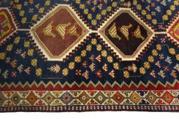 Close-up detail of 2000s Shiraz rug from Iran / Persia showing Wool weave