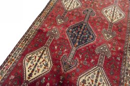 Backside of handmade 1970s Shiraz rug showing knot structure and weave density