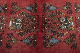 Central medallion detail of 2000s Shiraz rug from Iran / Persia