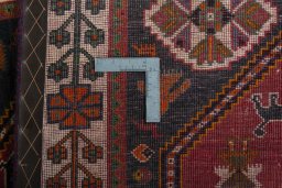 Close-up detail of 2000s Shiraz rug from Iran / Persia showing Wool weave