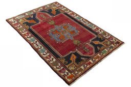 Close-up detail of 2000s Shiraz rug from Iran / Persia showing Wool weave