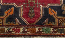 Close-up detail of 2000s Shiraz rug from Iran / Persia showing Wool weave