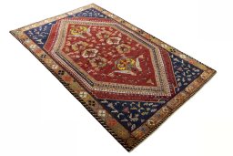 Close-up detail of 2000s Shiraz rug from Iran / Persia showing Wool weave