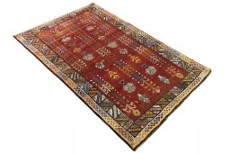 Close-up detail of 2000s Shiraz rug from Iran / Persia showing Wool weave