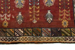 Central medallion detail of 2000s Shiraz rug from Iran / Persia