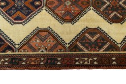 Close-up detail of 2000s Shiraz rug from Iran / Persia showing Wool weave