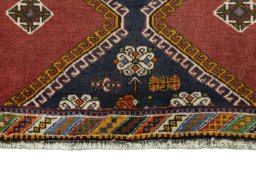 Central medallion detail of 2000s Shiraz rug from Iran / Persia