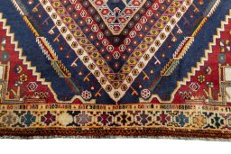 Close-up detail of 2000s Shiraz rug from Iran / Persia showing Wool weave