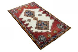 Close-up detail of 2000s Shiraz rug from Iran / Persia showing Wool weave