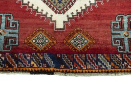 Central medallion detail of 2000s Shiraz rug from Iran / Persia