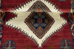 Full view of 2000s Shiraz rug from Iran / Persia, 167 × 102 cm in Beige tones