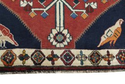 Central medallion detail of 2000s Shiraz rug from Iran / Persia