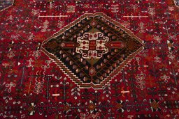 Central medallion detail of 2000s Shiraz rug from Iran / Persia