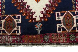 Central medallion detail of 2000s Shiraz rug from Iran / Persia