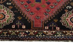 Central medallion detail of 2000s Shiraz rug from Iran / Persia
