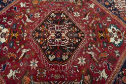 Central medallion detail of 2000s Shiraz rug from Iran / Persia