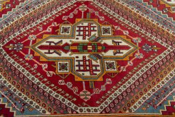 Central medallion detail of 1970s Shiraz rug from Iran / Persia
