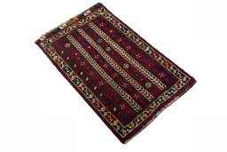 Close-up detail of 2000s Shiraz rug from Iran / Persia showing Wool weave