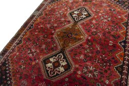 Backside of handmade 1970s Shiraz rug showing knot structure and weave density
