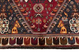 Central medallion detail of 2000s Shiraz rug from Iran / Persia