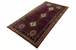 Corner detail of 1970s Shiraz rug showing border pattern and Wool pile