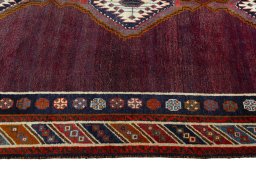 Close-up detail of 1970s Shiraz rug from Iran / Persia showing Wool weave