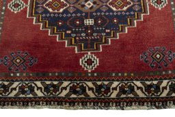 Central medallion detail of 2000s Shiraz rug from Iran / Persia