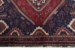 Central medallion detail of 2000s Shiraz rug from Iran / Persia