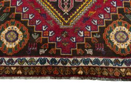 Central medallion detail of 2000s Shiraz rug from Iran / Persia