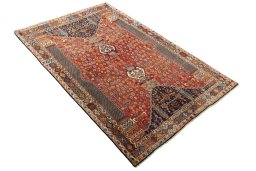 Close-up detail of 1970s Shiraz rug from Iran / Persia showing Wool weave