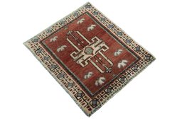 Close-up detail of 2000s Shiraz rug from Iran / Persia showing Wool weave