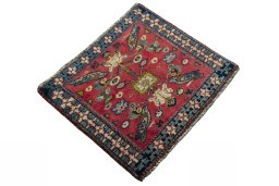 Close-up detail of 2000s Shiraz rug from Iran / Persia showing Wool weave