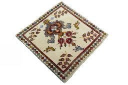 Close-up detail of 2000s Shiraz rug from Iran / Persia showing Wool weave