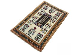 Corner detail of 2000s Shiraz rug showing border pattern and Wool pile