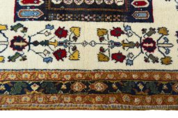 Close-up detail of 2000s Shiraz rug from Iran / Persia showing Wool weave
