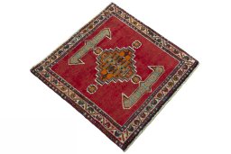 Close-up detail of 2000s Shiraz rug from Iran / Persia showing Wool weave