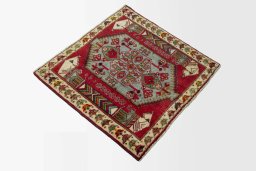 Close-up detail of 2000s Shiraz rug from Iran / Persia showing Wool weave