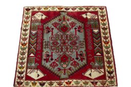 Surface texture of 2000s Shiraz rug with natural Wool and intricate pattern
