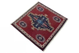 Close-up detail of 2000s Shiraz rug from Iran / Persia showing Wool weave