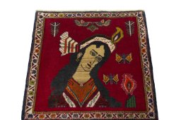Surface texture of 2000s Shiraz rug with natural Wool and intricate pattern