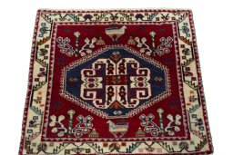 Surface texture of 2000s Shiraz rug with natural Wool and intricate pattern