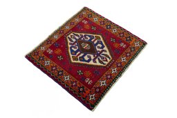 Close-up detail of 2000s Shiraz rug from Iran / Persia showing Wool weave
