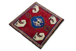 Close-up detail of 2000s Shiraz rug from Iran / Persia showing Wool weave