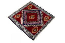 Close-up detail of 2000s Shiraz rug from Iran / Persia showing Wool weave