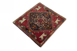 Close-up detail of 2000s Shiraz rug from Iran / Persia showing Wool weave