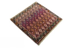 Close-up detail of 2000s Shiraz rug from Iran / Persia showing Wool weave