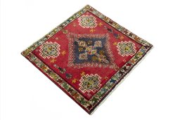 Close-up detail of 2000s Shiraz rug from Iran / Persia showing Wool weave