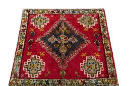 Surface texture of 2000s Shiraz rug with natural Wool and intricate pattern